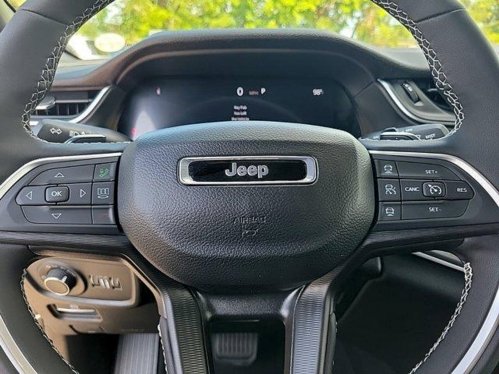 New 2024 Jeep Grand Cherokee Altitude RWD image 13