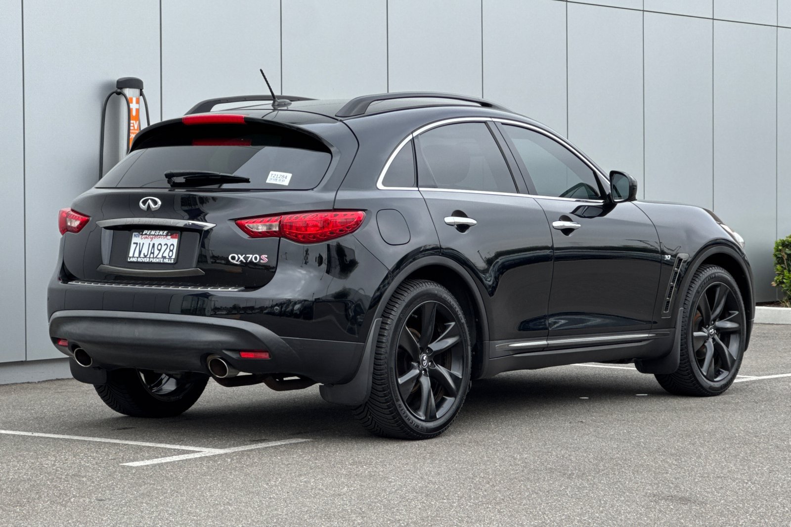 Used 2017 INFINITI QX70 2WD w/ Premium Package image 5