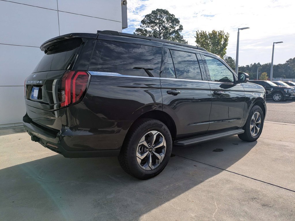 New 2027 Ford Expedition Active RWD image 4