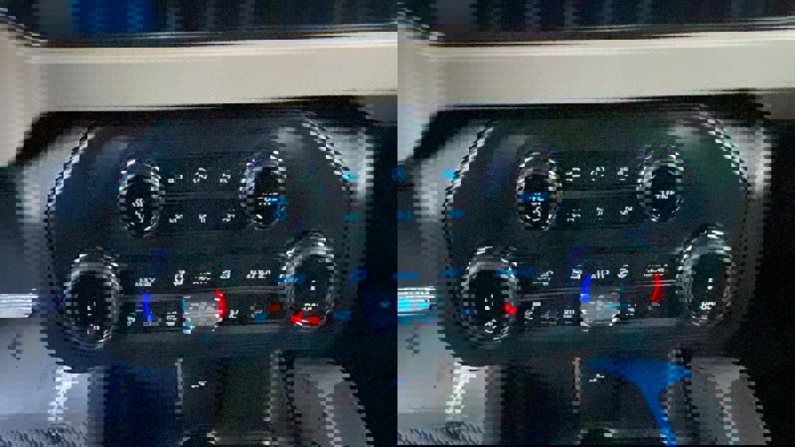 Used 2022 Ford Bronco Wildtrak image 15