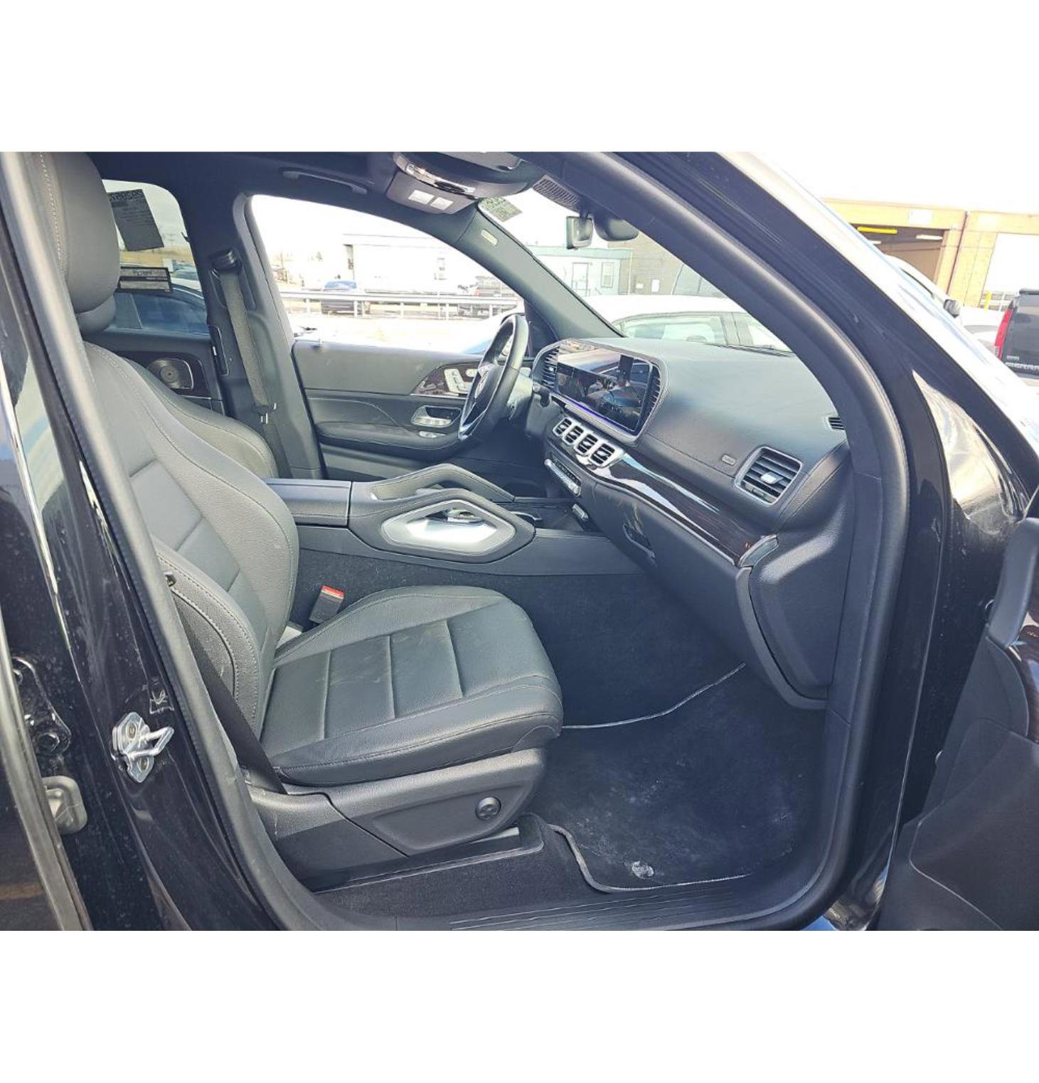 Used 2025 Mercedes-Benz GLS 450 4MATIC image 27