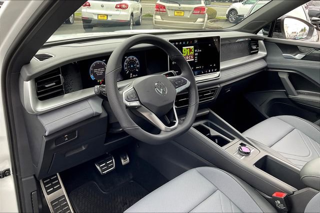 New 2025 Volkswagen Tiguan SE R-Line image 8