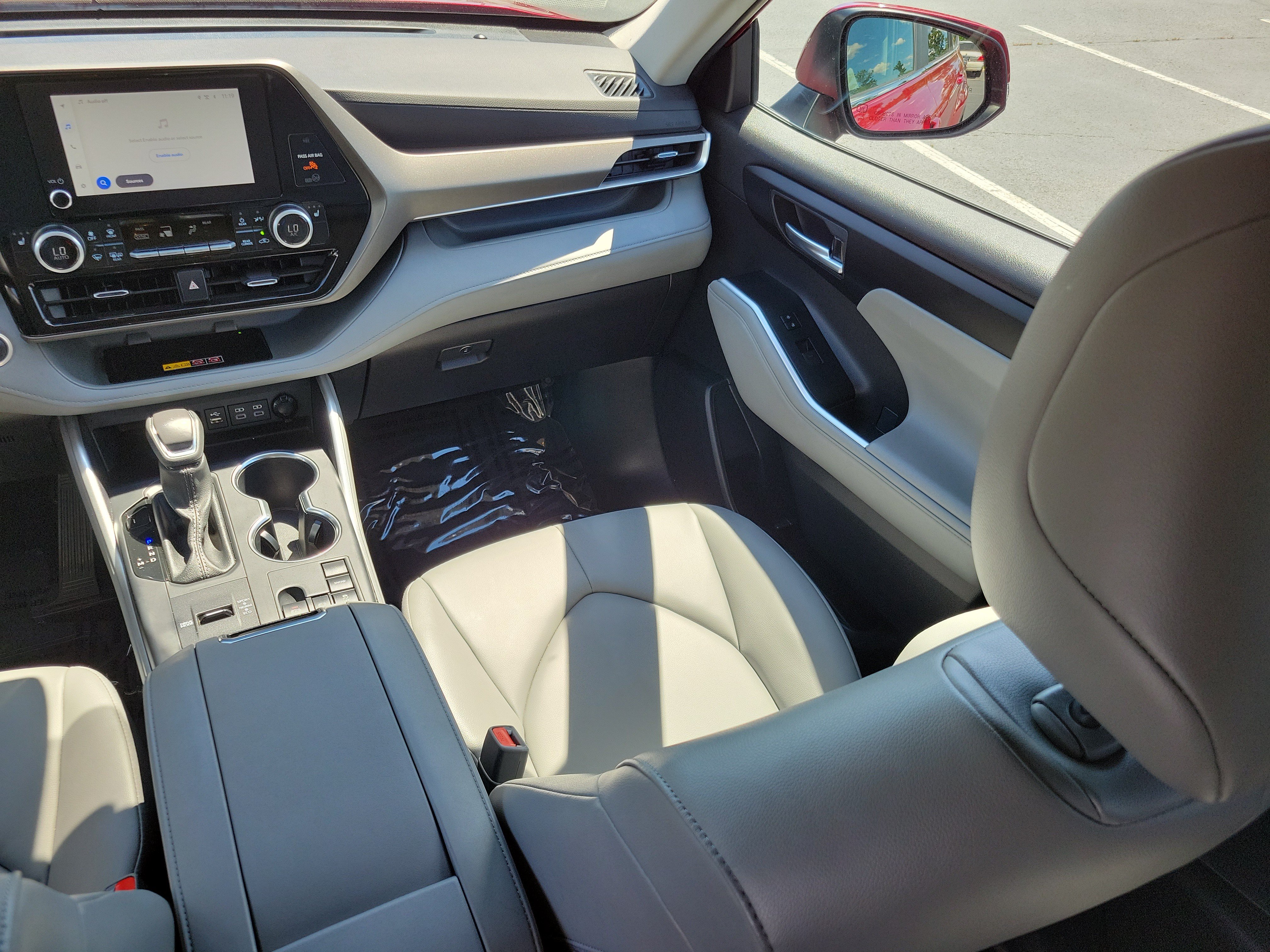 Certified 2025 Toyota Highlander XLE FWD image 16
