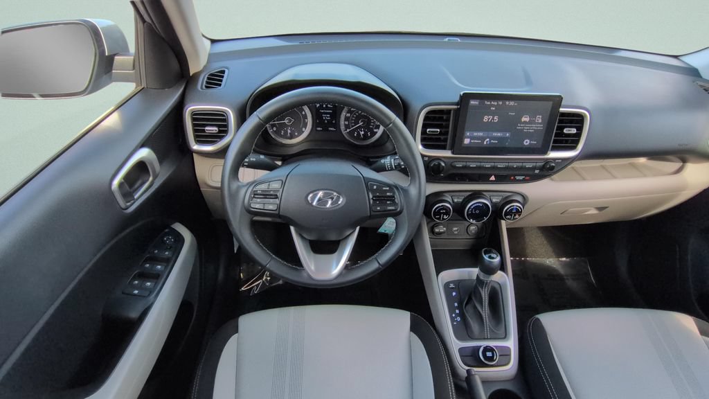 Certified 2021 Hyundai Venue SEL FWD image 11