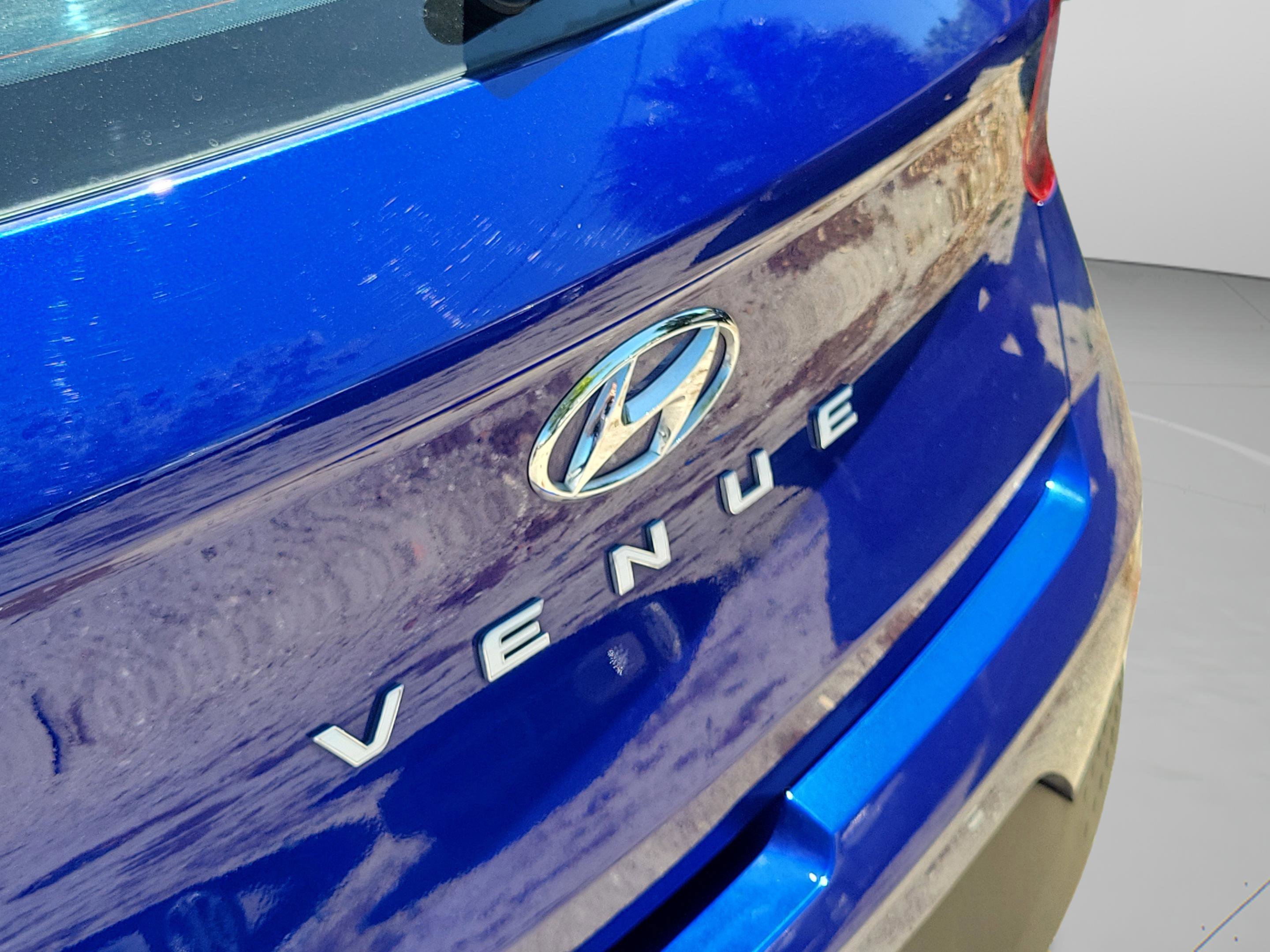 Certified 2023 Hyundai Venue Limited w/ Cargo Package image 6