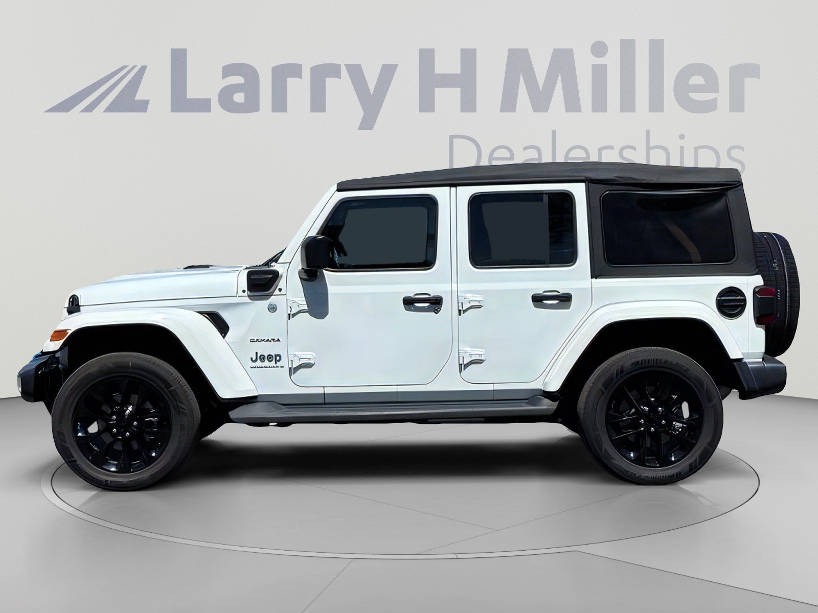 Used 2023 Jeep Wrangler Unlimited Sahara AWD/4WD image 3