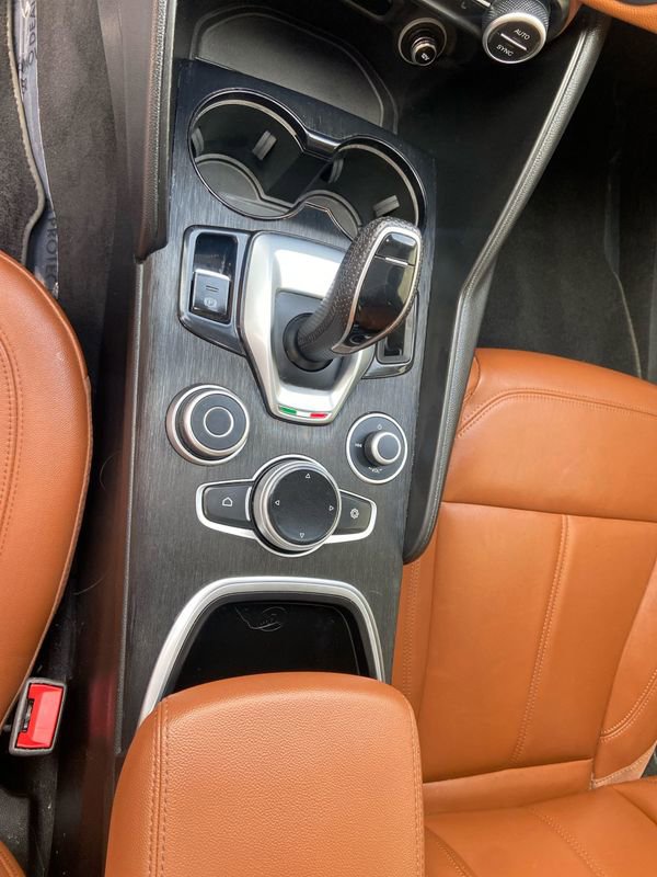 Used 2020 Alfa Romeo Giulia AWD w/ Nero Edizione image 19