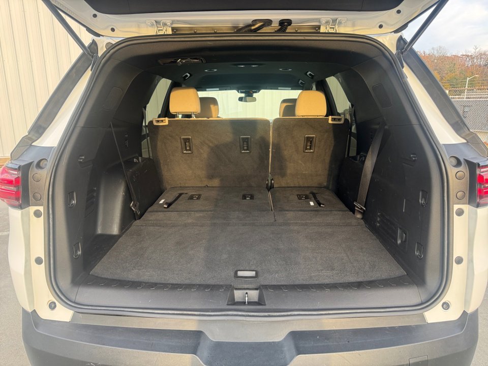 Used 2022 Chevrolet Traverse LS image 17