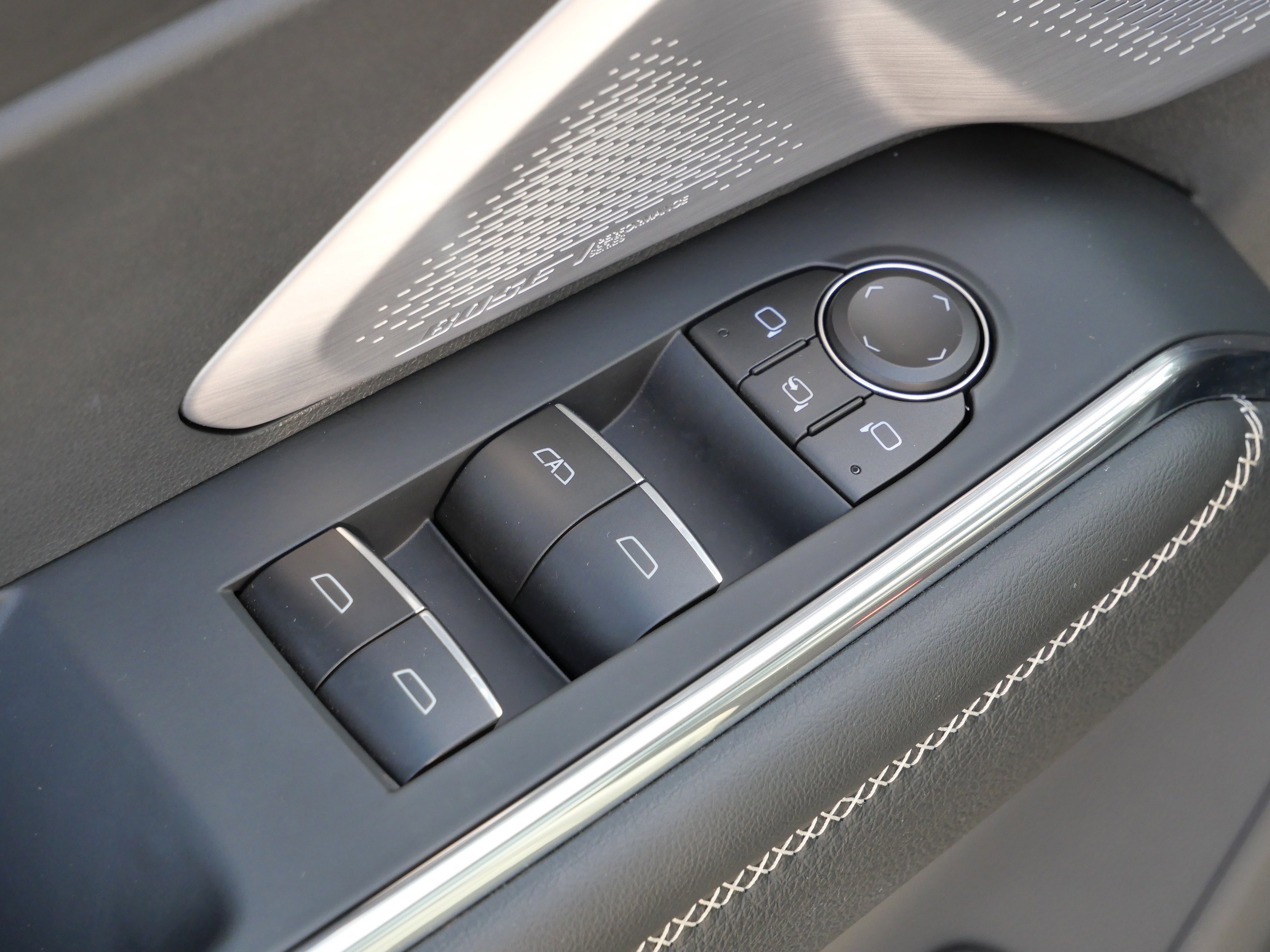 Used 2024 GMC Acadia Denali w/ Super Cruise Package image 17