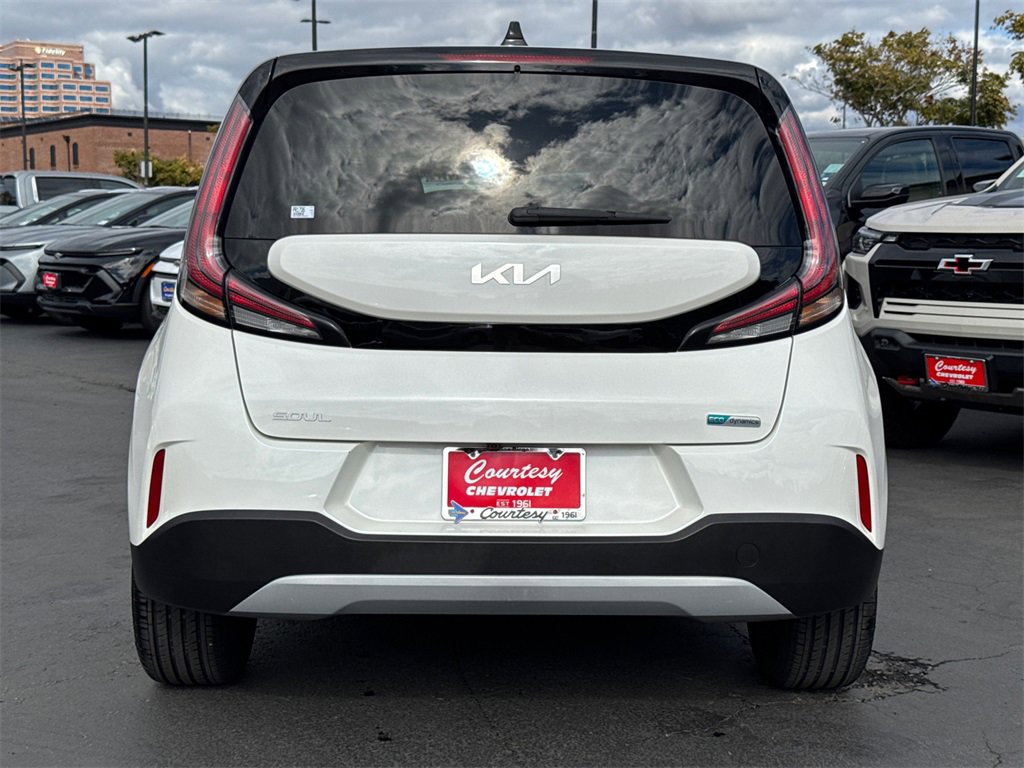Used 2023 Kia Soul EX image 11