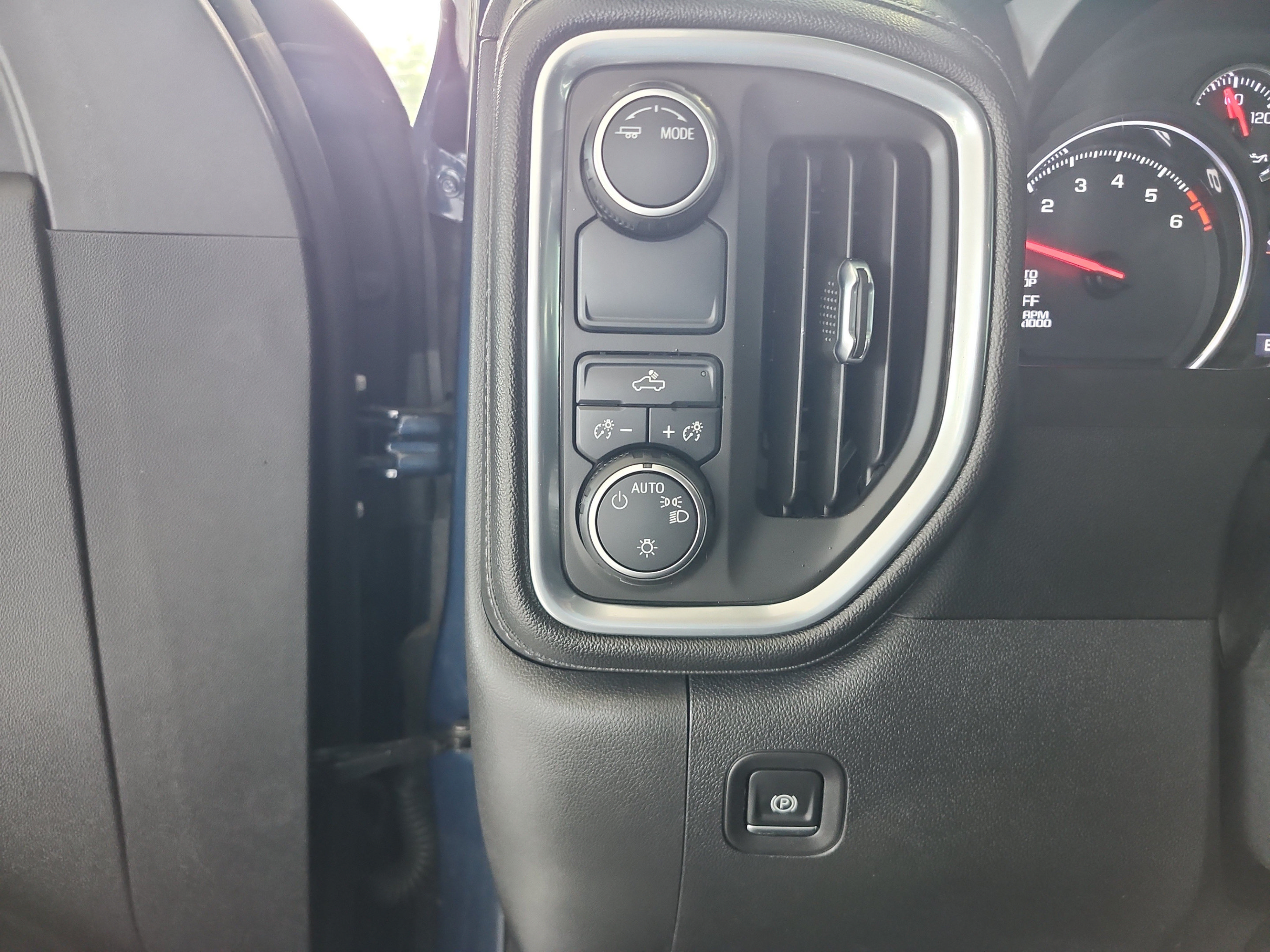 Used 2020 Chevrolet Silverado 1500 LT w/ All-Star Edition RWD image 14
