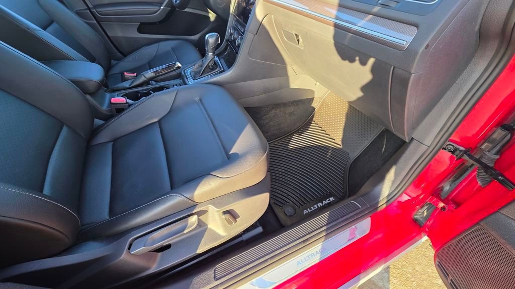 Used 2019 Volkswagen Golf Alltrack SE image 14