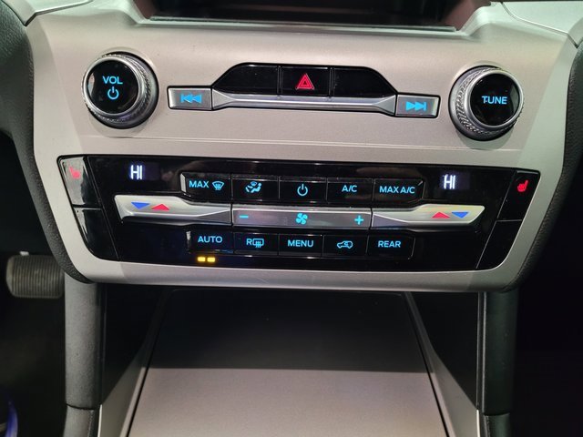 Used 2021 Ford Explorer XLT image 39