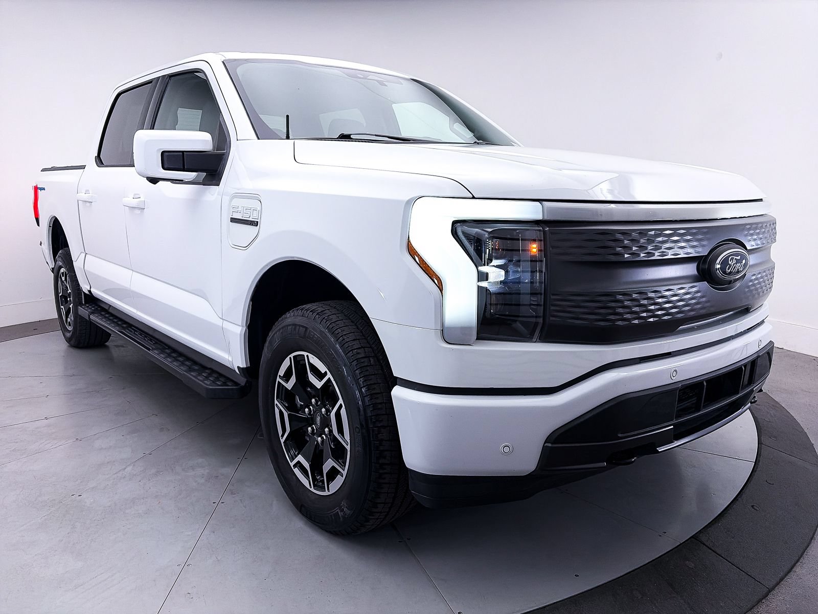 Used 2022 Ford F150 Lightning XLT AWD/4WD image 10