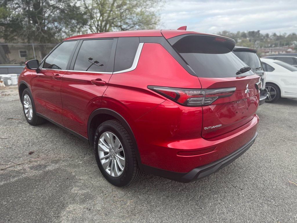 Used 2025 Mitsubishi Outlander ES image 5