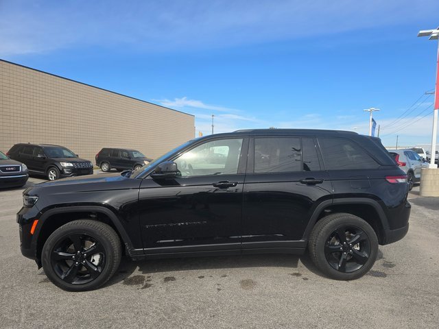 Used 2025 Jeep Grand Cherokee Limited w/ Black Appearance Package image 8