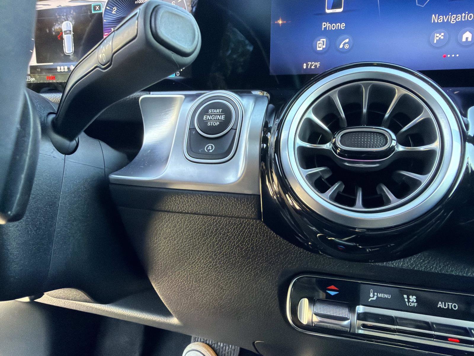 Used 2025 Mercedes-Benz GLB 250 image 25