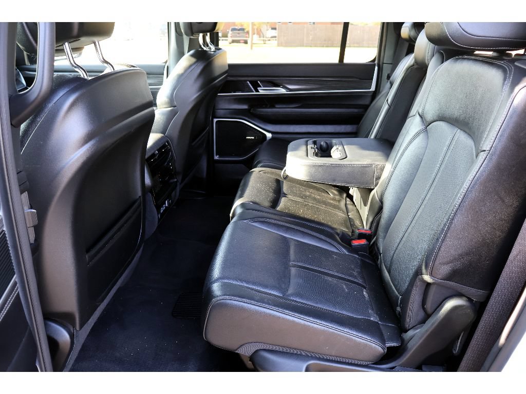 Used 2023 Jeep Wagoneer Series III w/ Preferred Equipment Group AWD/4WD image 26