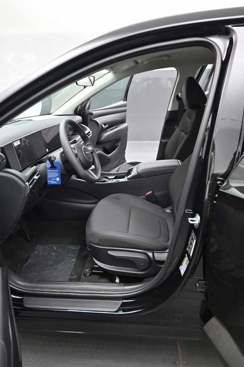 New 2026 Hyundai Venue SEL FWD image 16