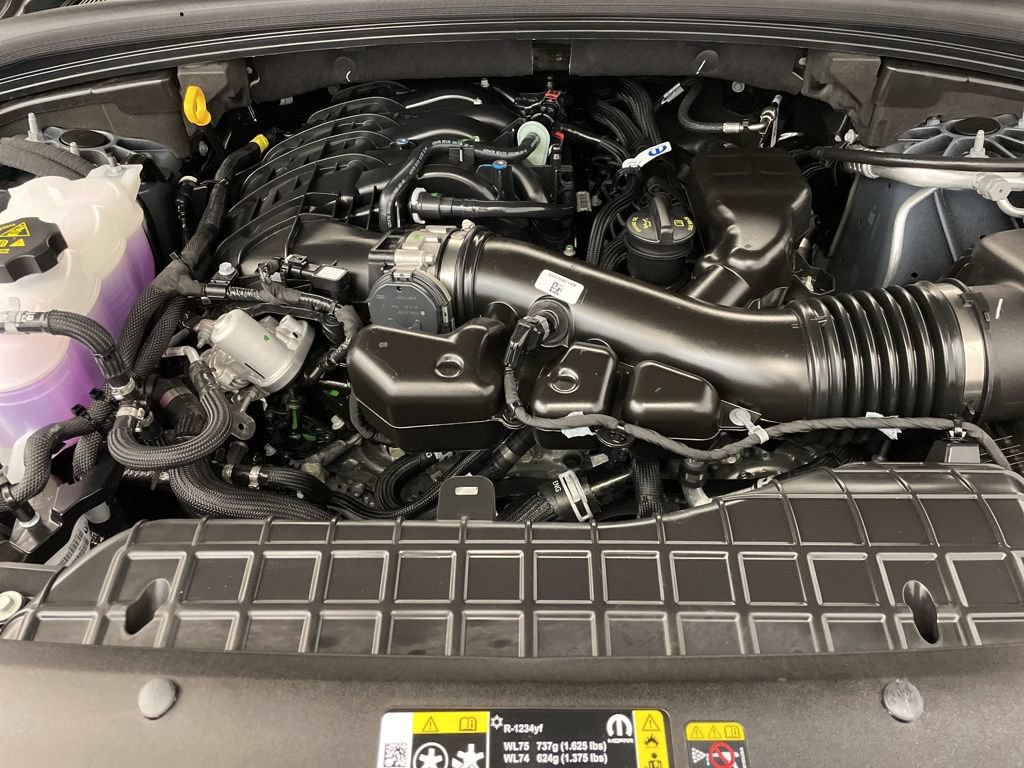 New 2025 Jeep Grand Cherokee Limited w/ Luxury Tech Group II RWD image 19