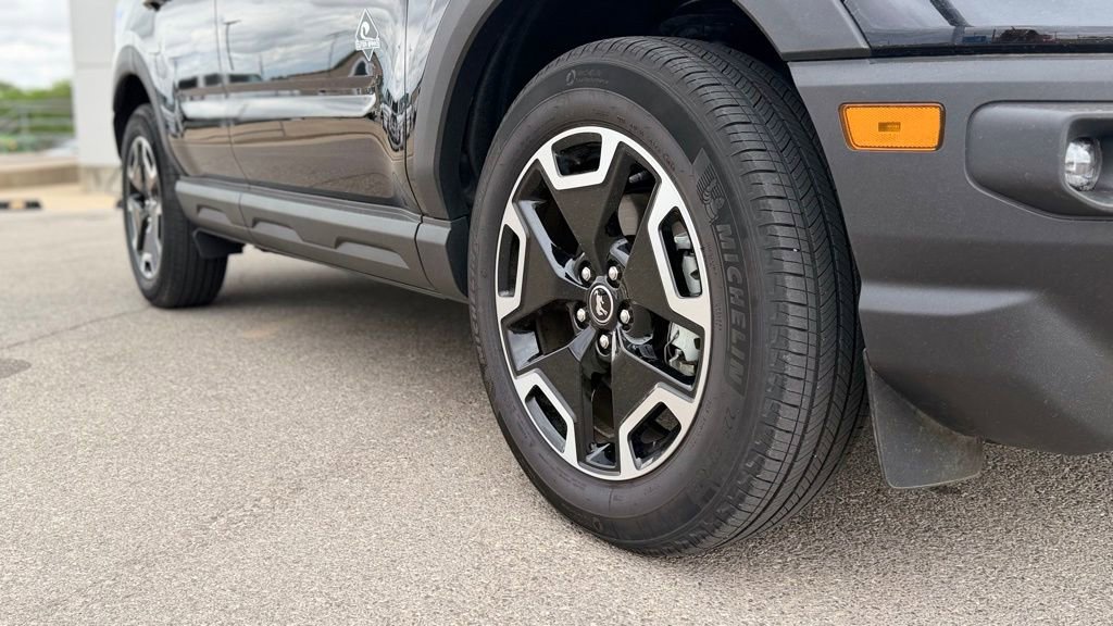 Used 2023 Ford Bronco Sport Outer Banks AWD/4WD image 2