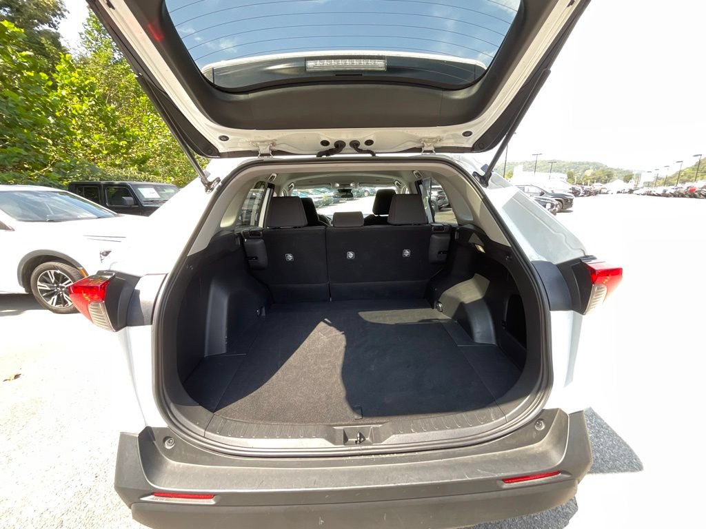 Used 2025 Toyota RAV4 LE AWD/4WD image 26