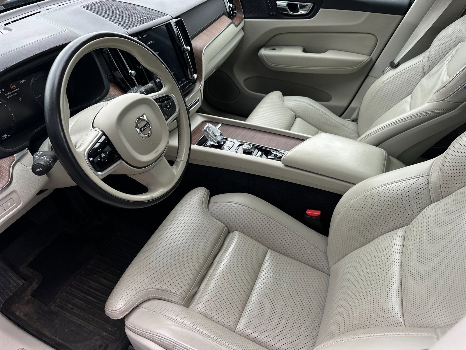 Used 2020 Volvo XC60 T8 Inscription image 9