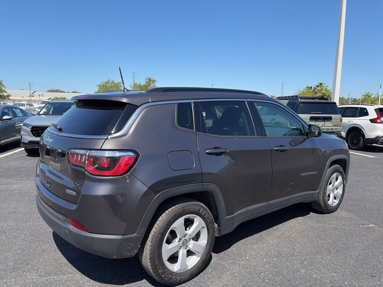 Used 2018 Jeep Compass Latitude FWD image 7