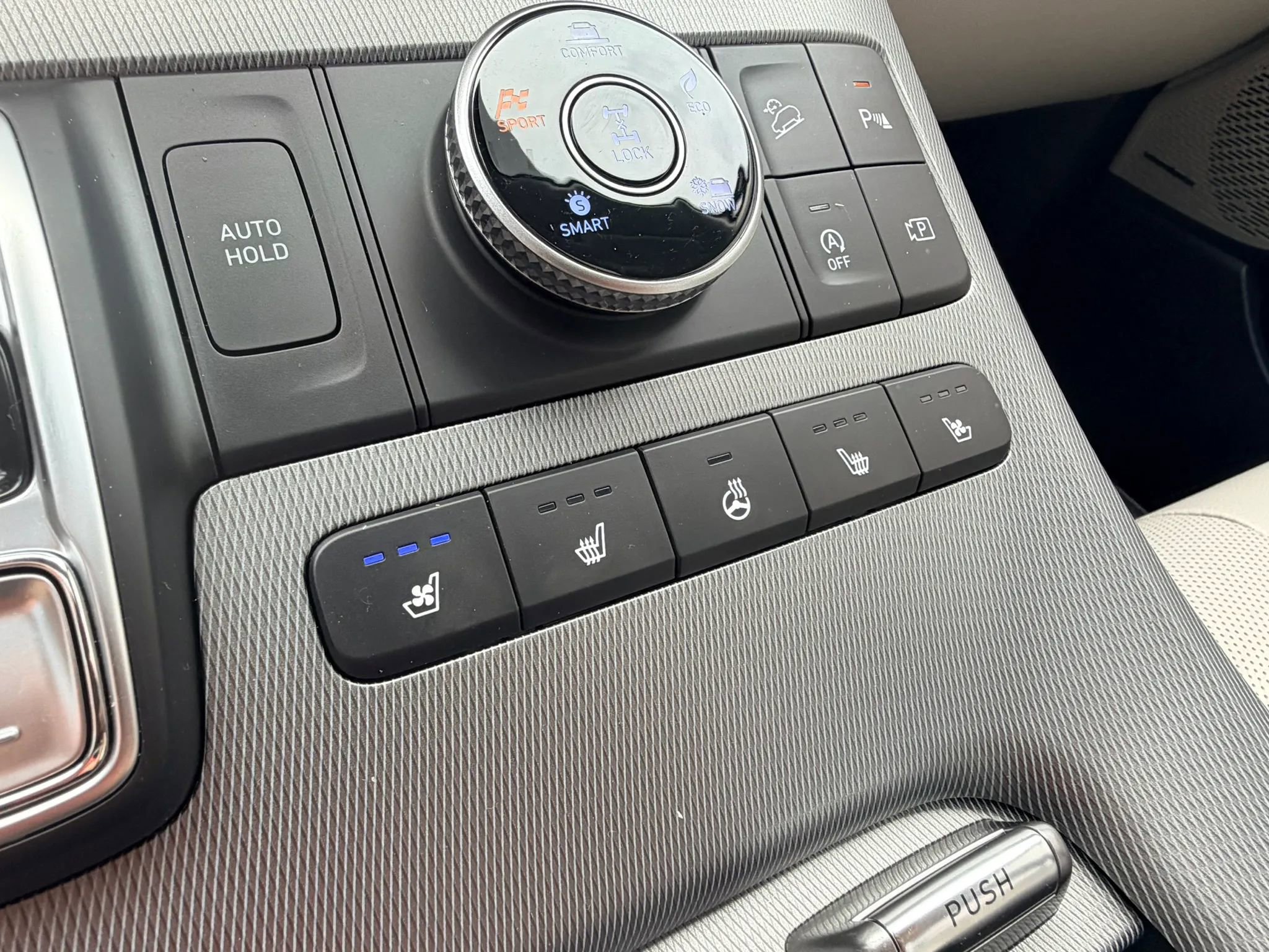 Used 2023 Hyundai Palisade Limited w/ Winter Package image 19