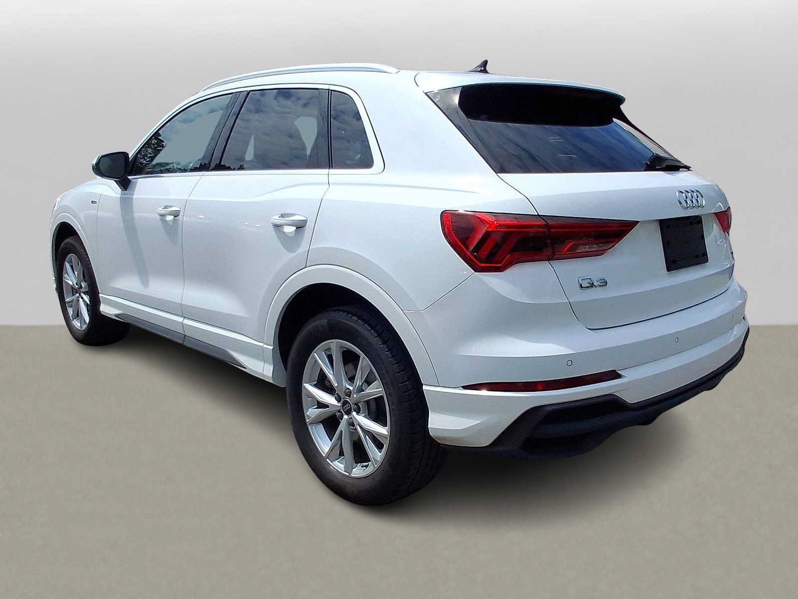 Certified 2023 Audi Q3 2.0T Premium w/ Convenience Package AWD/4WD image 19