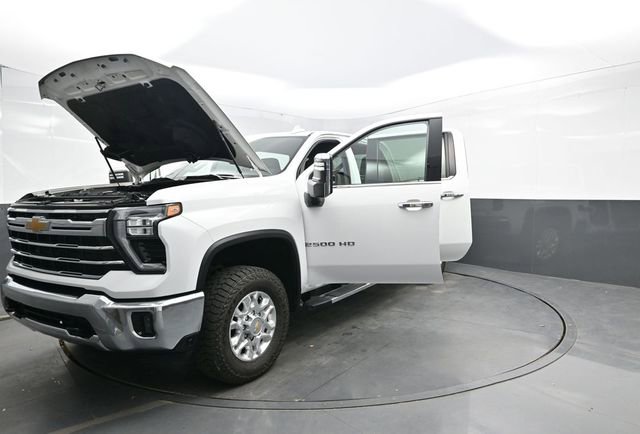 Used 2024 Chevrolet Silverado 2500 LTZ image 41