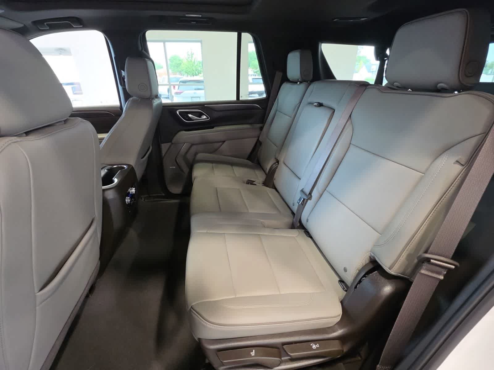 Used 2024 GMC Yukon SLT w/ SLT Premium Package AWD/4WD image 36