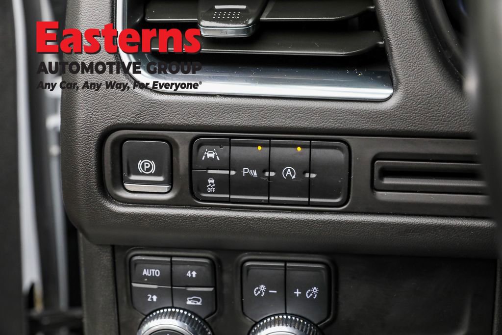 Used 2024 GMC Yukon XL SLT image 24