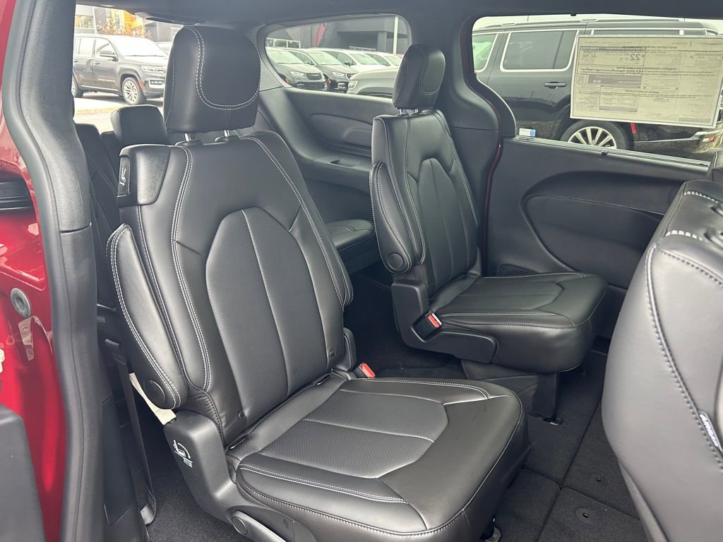 New 2026 Chrysler Voyager LX image 24