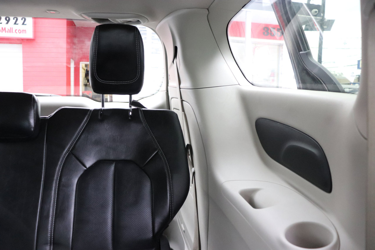 Used 2024 Chrysler Pacifica Limited image 28