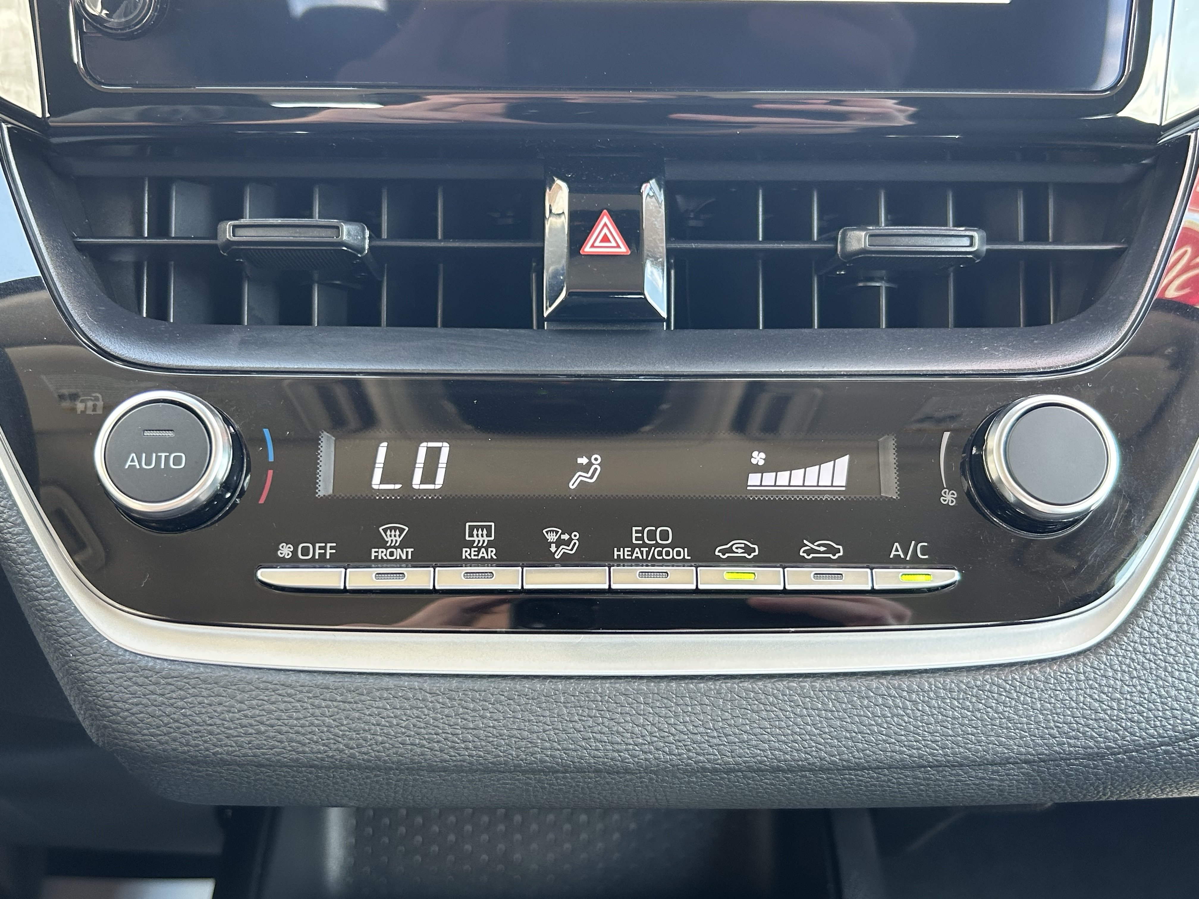 Certified 2025 Toyota Corolla LE FWD image 28