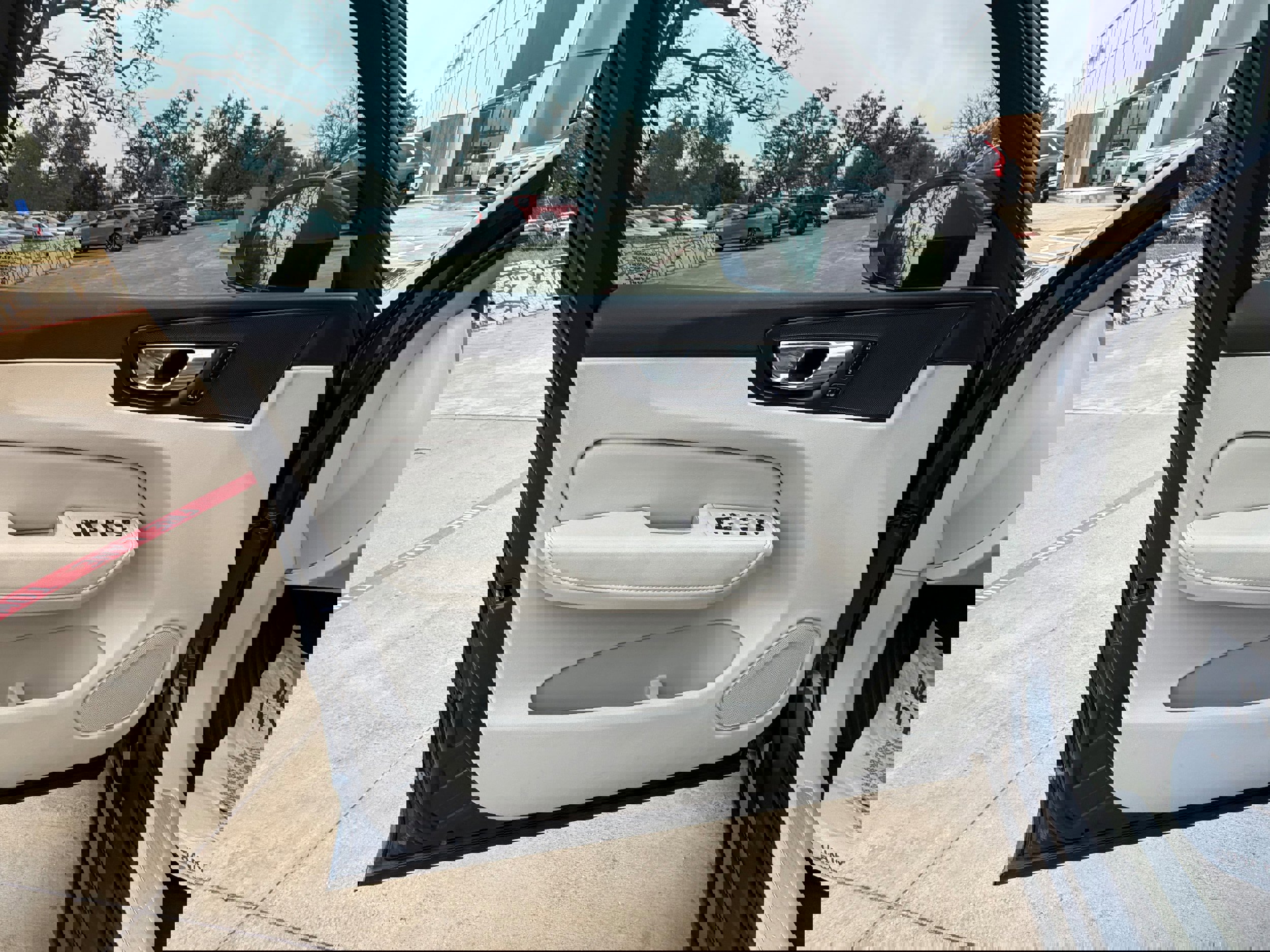 Certified 2023 Volvo XC60 B5 Plus w/ Climate Package image 22