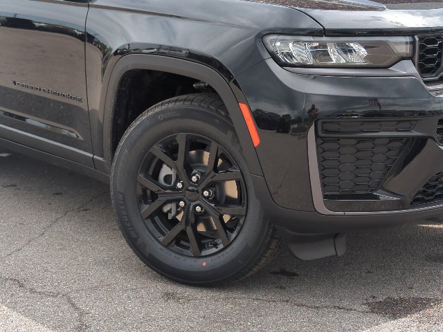 New 2026 Jeep Grand Cherokee Altitude AWD/4WD image 2