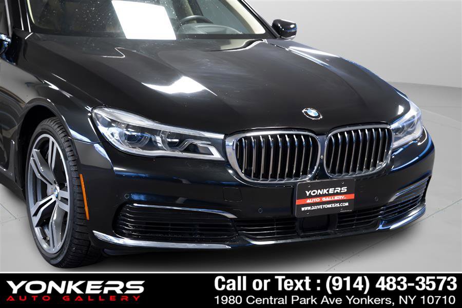 Used 2019 BMW 750i xDrive w/ Executive Package image 15