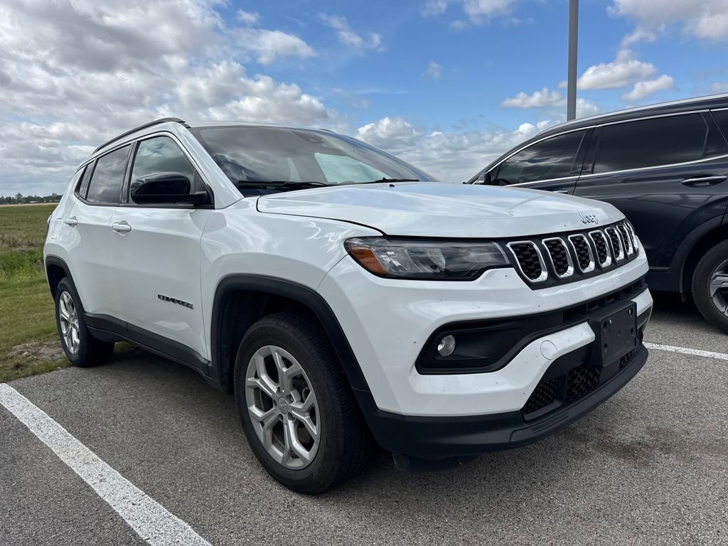 Used 2024 Jeep Compass Latitude AWD/4WD image 5