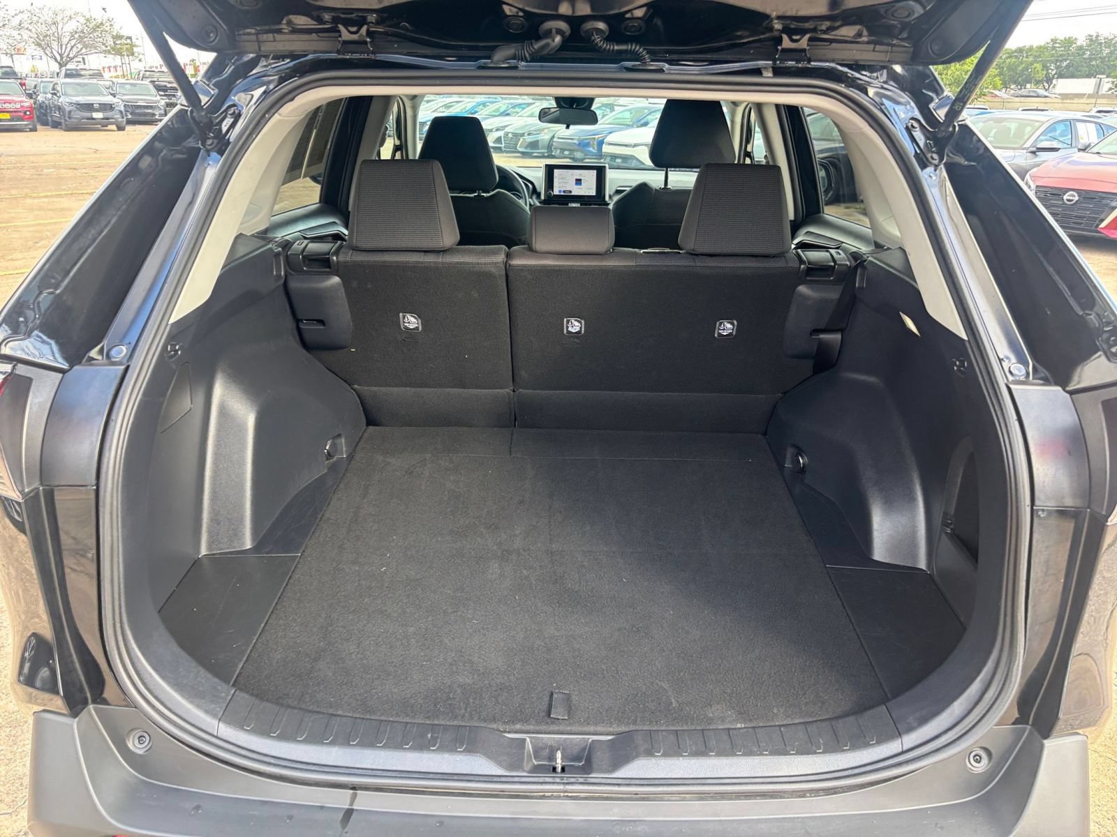 Used 2025 Toyota RAV4 LE AWD/4WD image 30