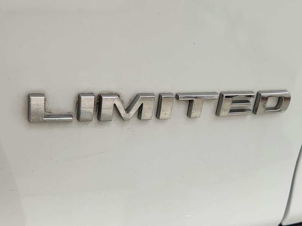 Used 2019 Jeep Cherokee Limited AWD/4WD image 40