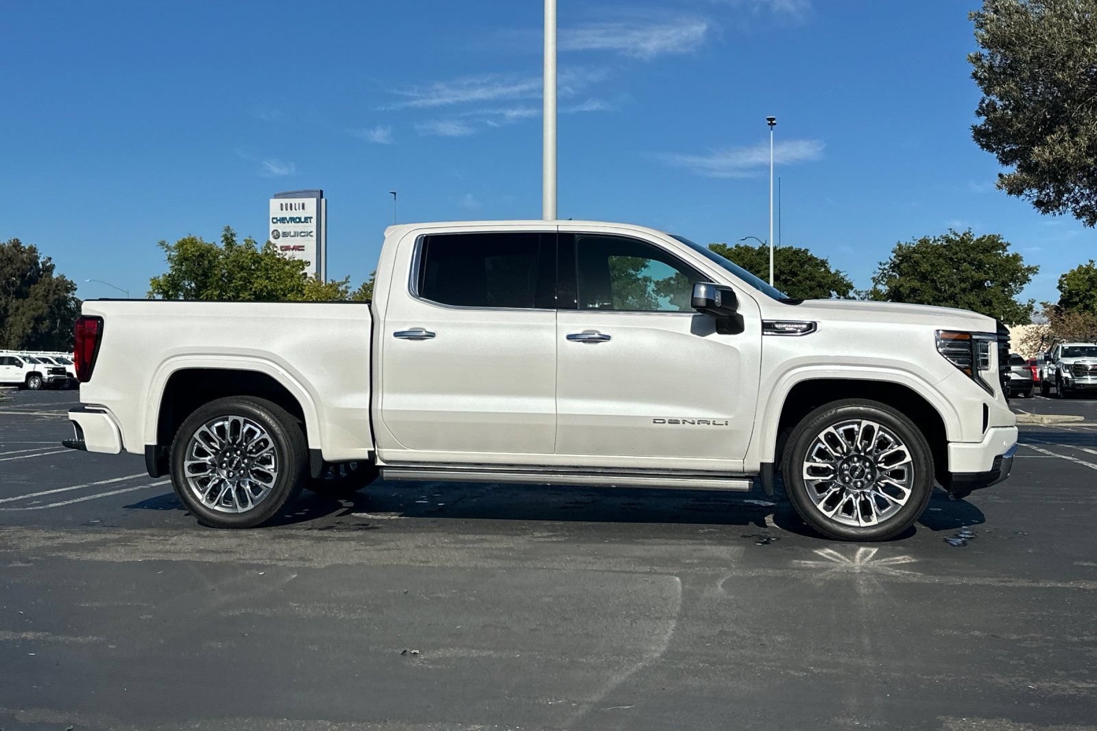 Used 2025 GMC Sierra 1500 Denali Ultimate AWD/4WD image 3