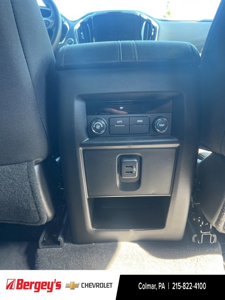 Used 2024 Chevrolet Traverse LT w/ Midnight/Sport Edition AWD/4WD image 25