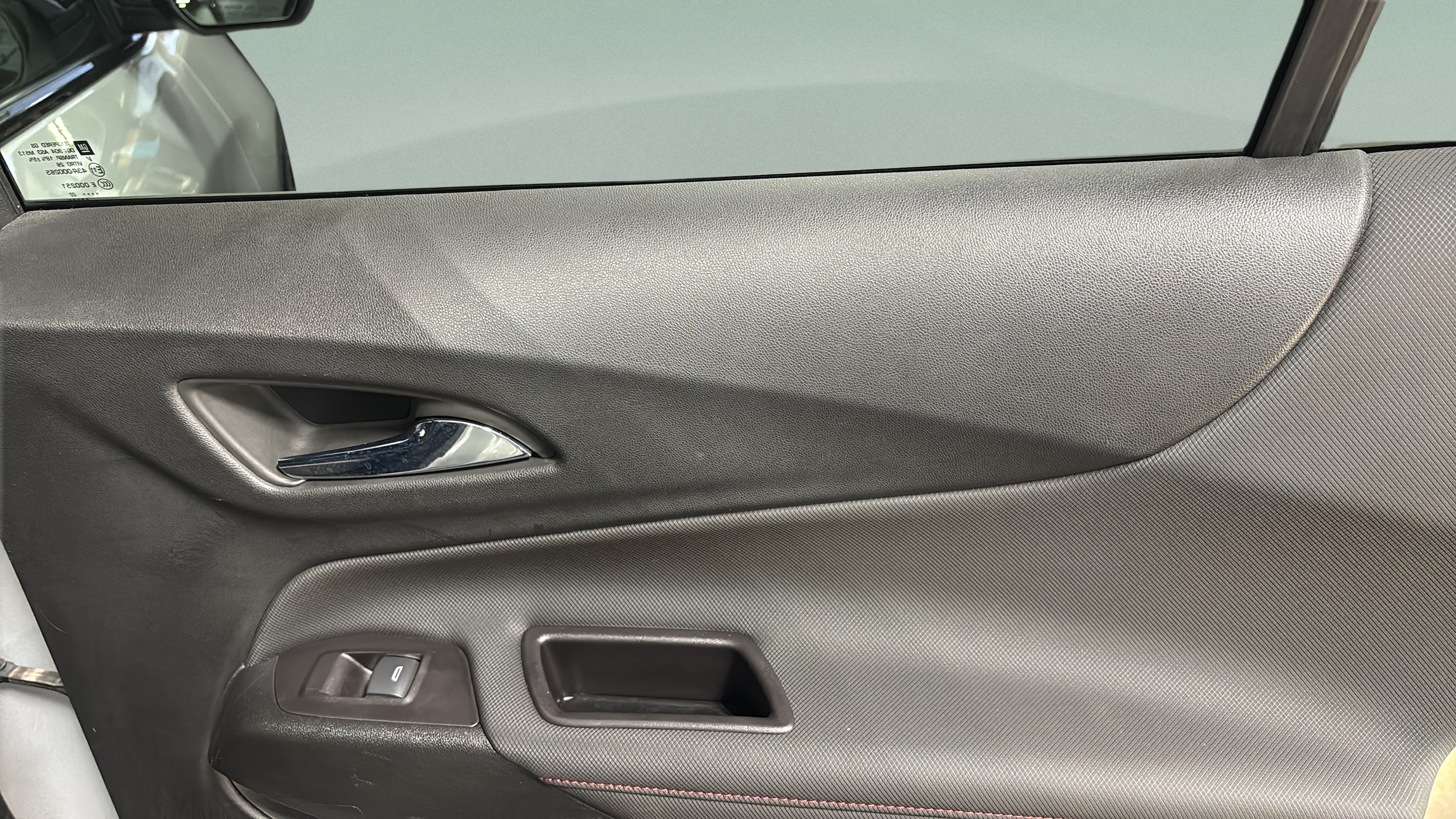 Used 2022 Chevrolet Equinox RS w/ Infotainment Package FWD image 21