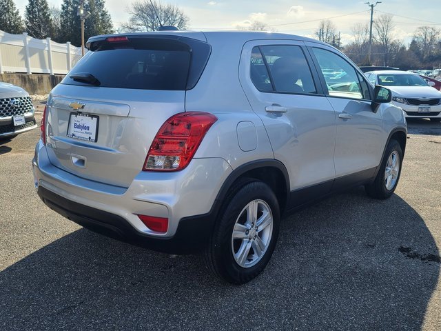 Used 2022 Chevrolet Trax LS w/ Tint and Cruise Package image 4