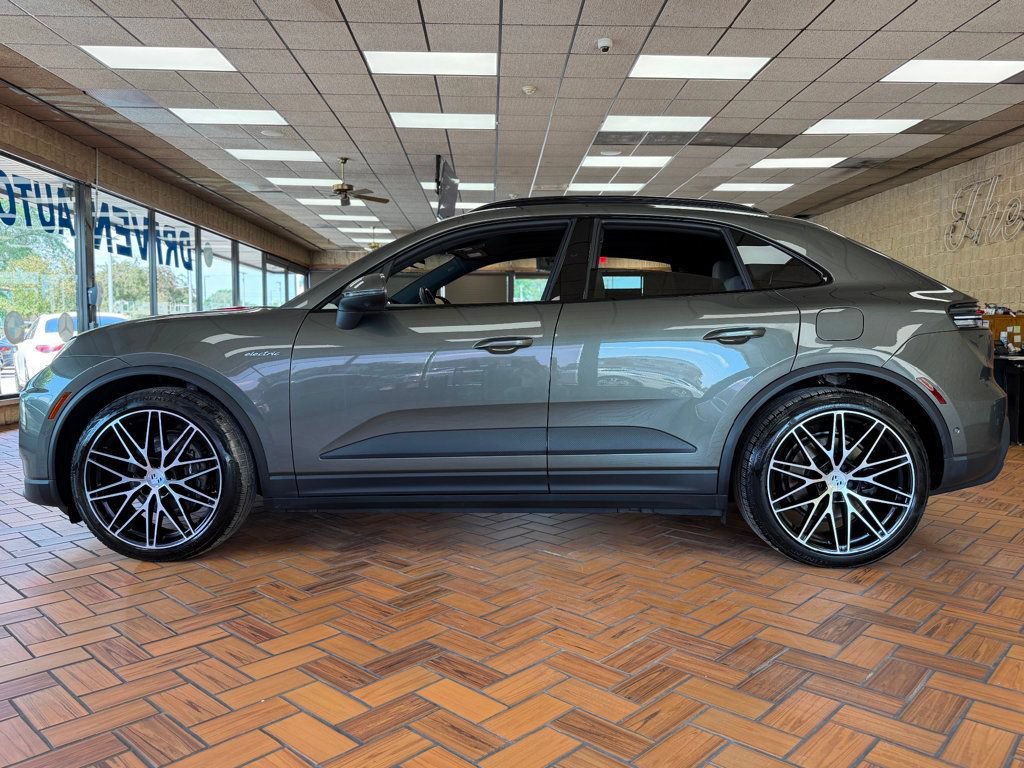 Used 2024 Porsche Macan 4 Electric AWD/4WD image 5