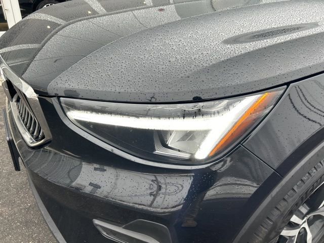 Certified 2025 Volvo XC40 B5 Core image 8