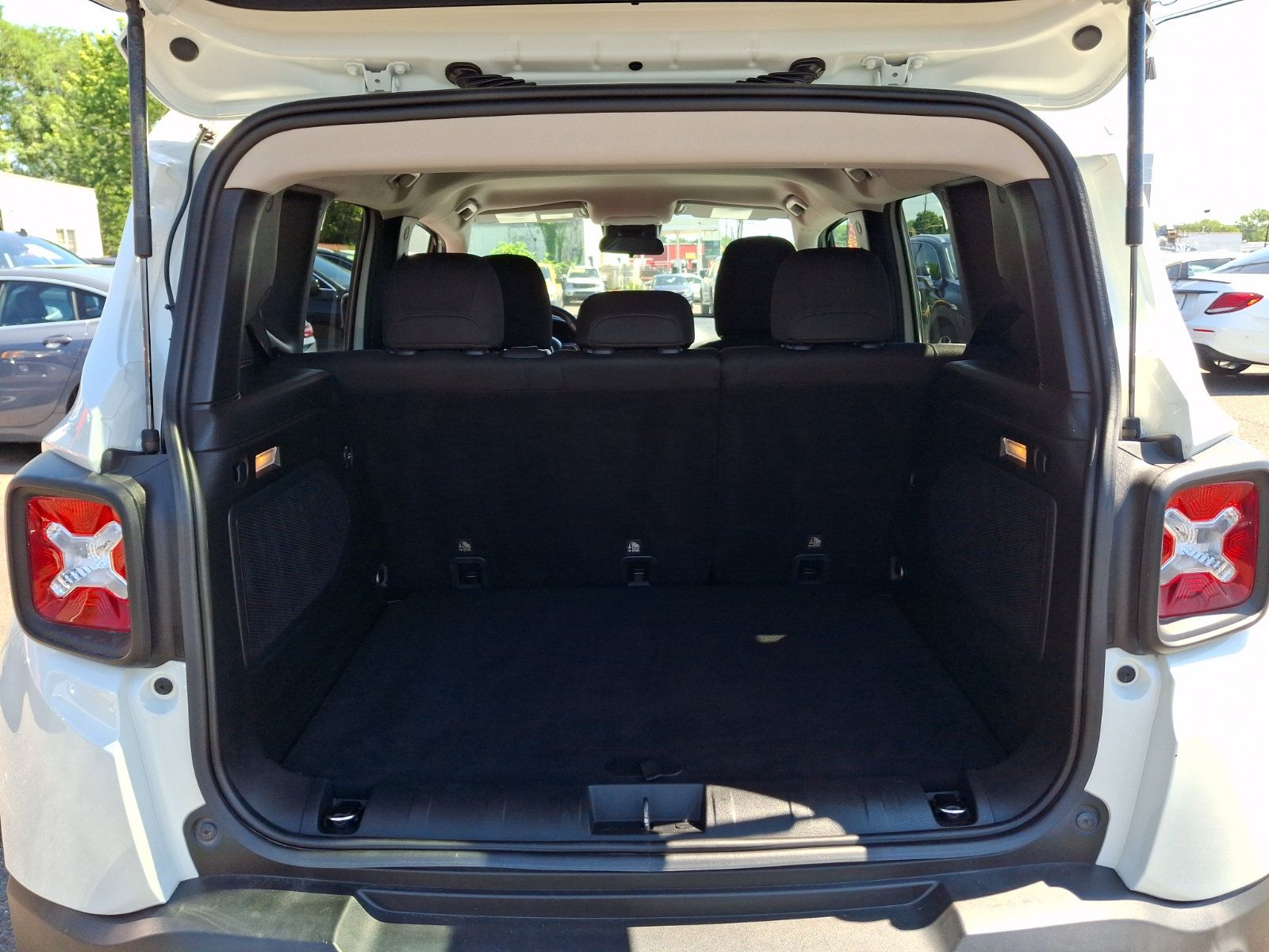 Used 2015 Jeep Renegade Latitude AWD/4WD image 27