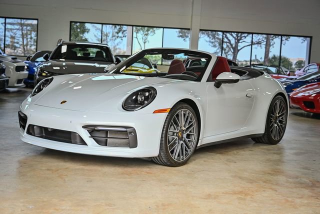 Used 2023 Porsche 911 Carrera image 3